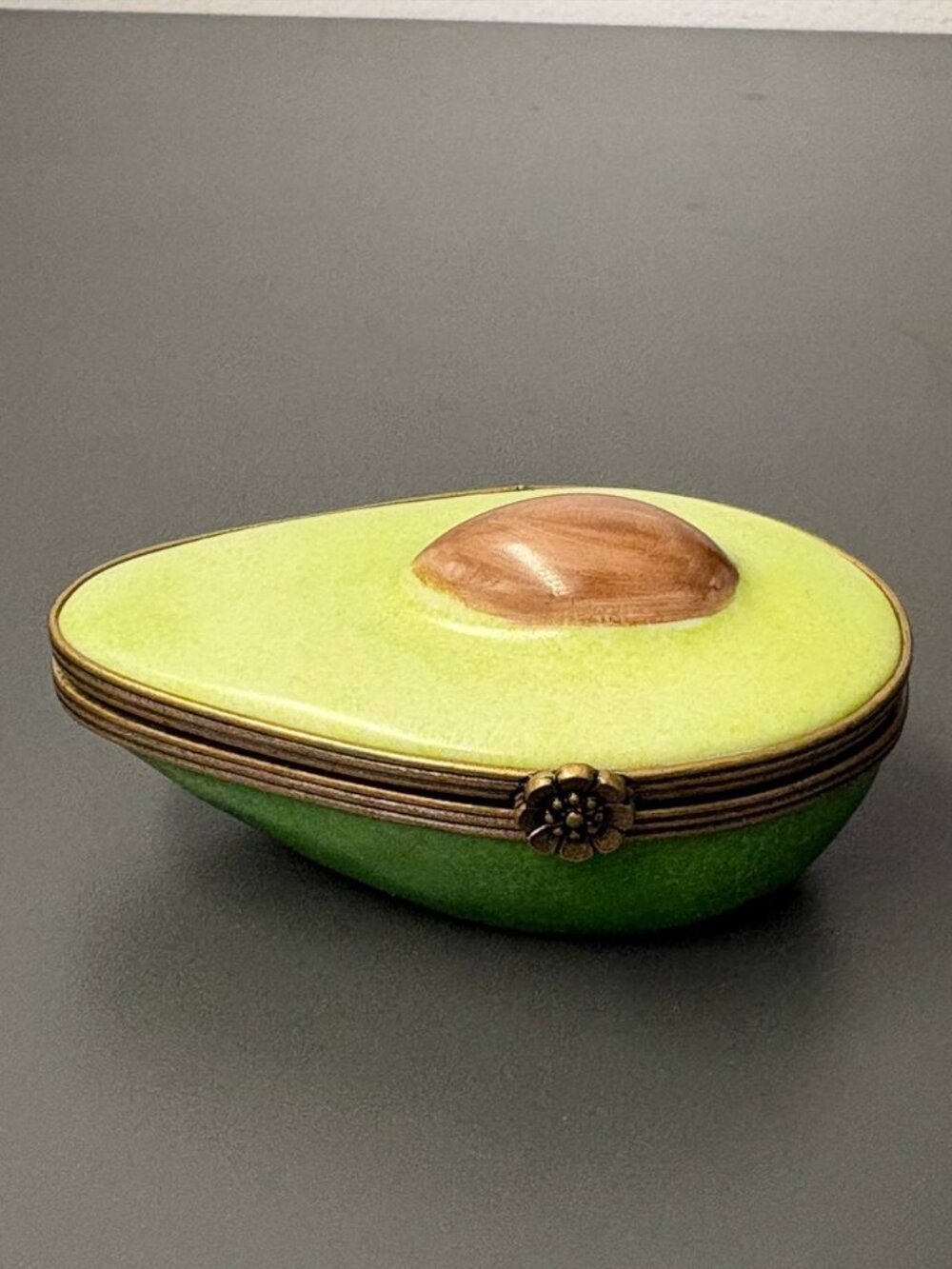 Limoges France V. S. Avocado Trinket Box Peint Main / Hand Painted